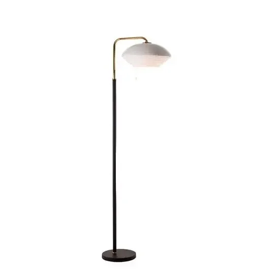 A811 Lámpara de pie Polished Latón – Artek